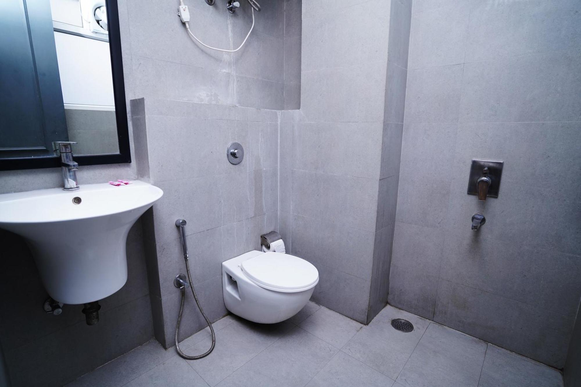 Hotel Mira Residency- Outer Ring Road, Paschim Vihar Дели Экстерьер фото