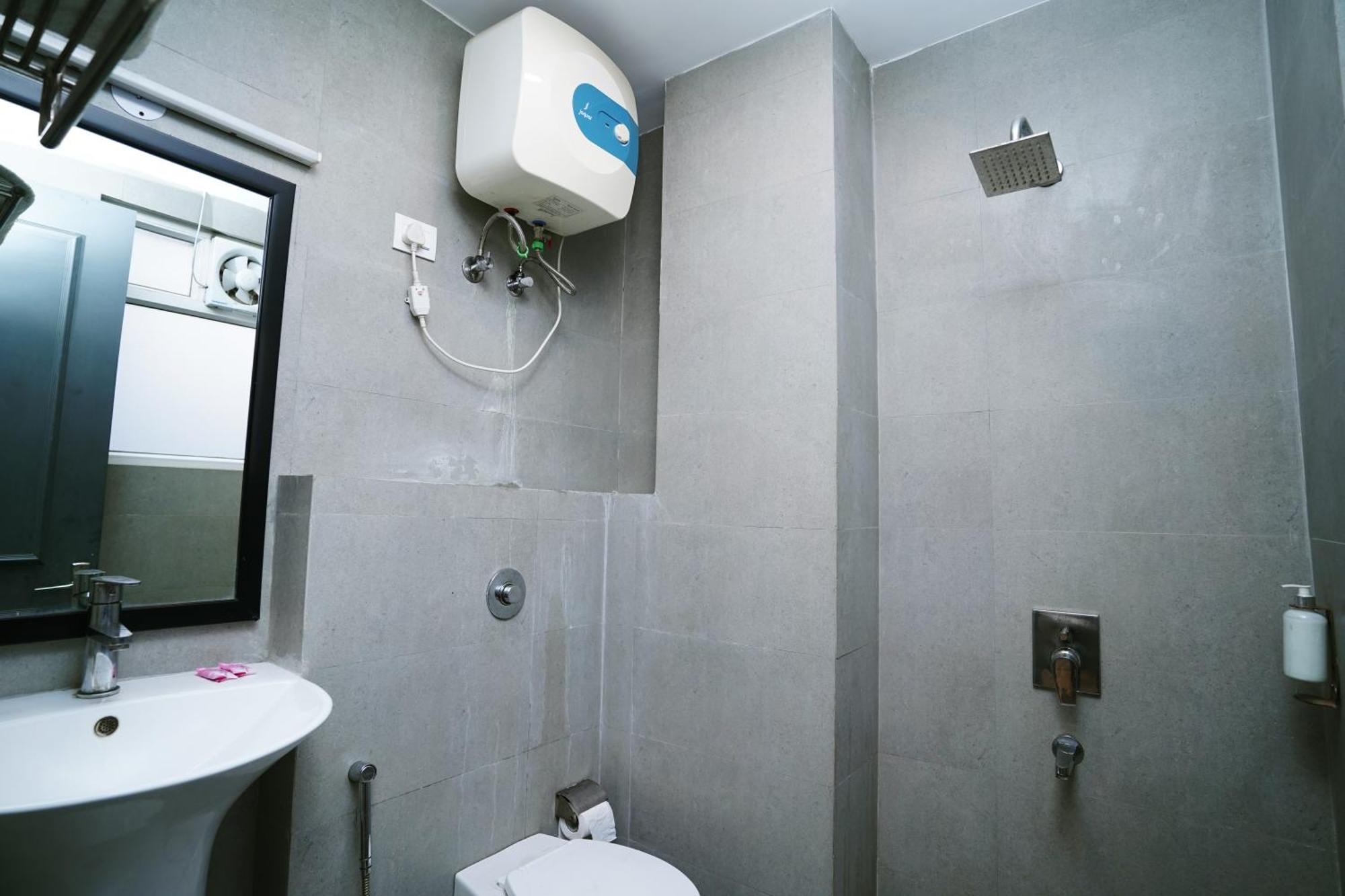 Hotel Mira Residency- Outer Ring Road, Paschim Vihar Дели Экстерьер фото