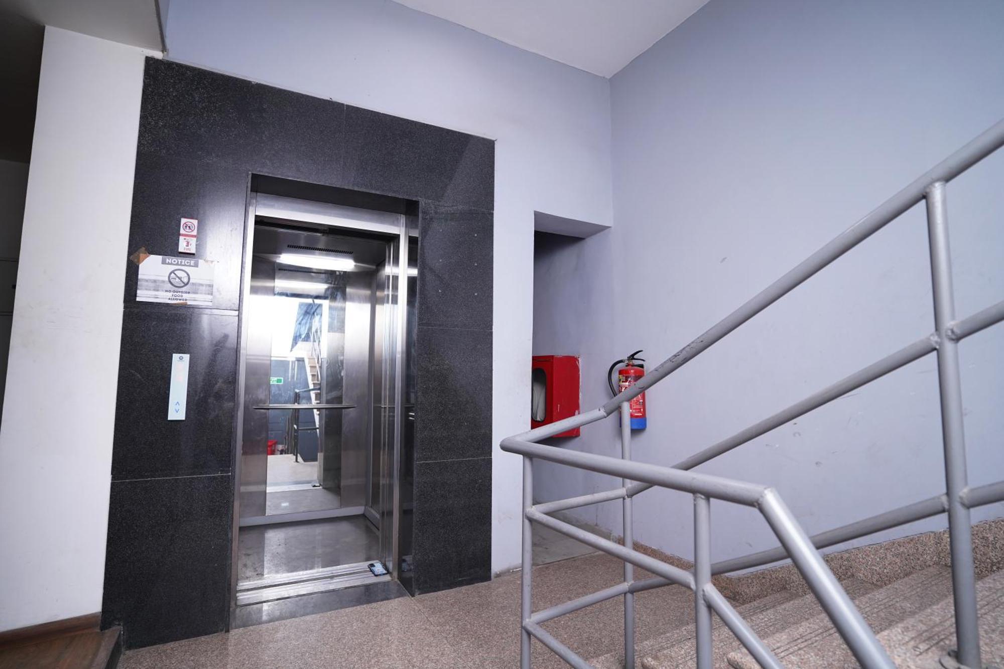 Hotel Mira Residency- Outer Ring Road, Paschim Vihar Дели Экстерьер фото