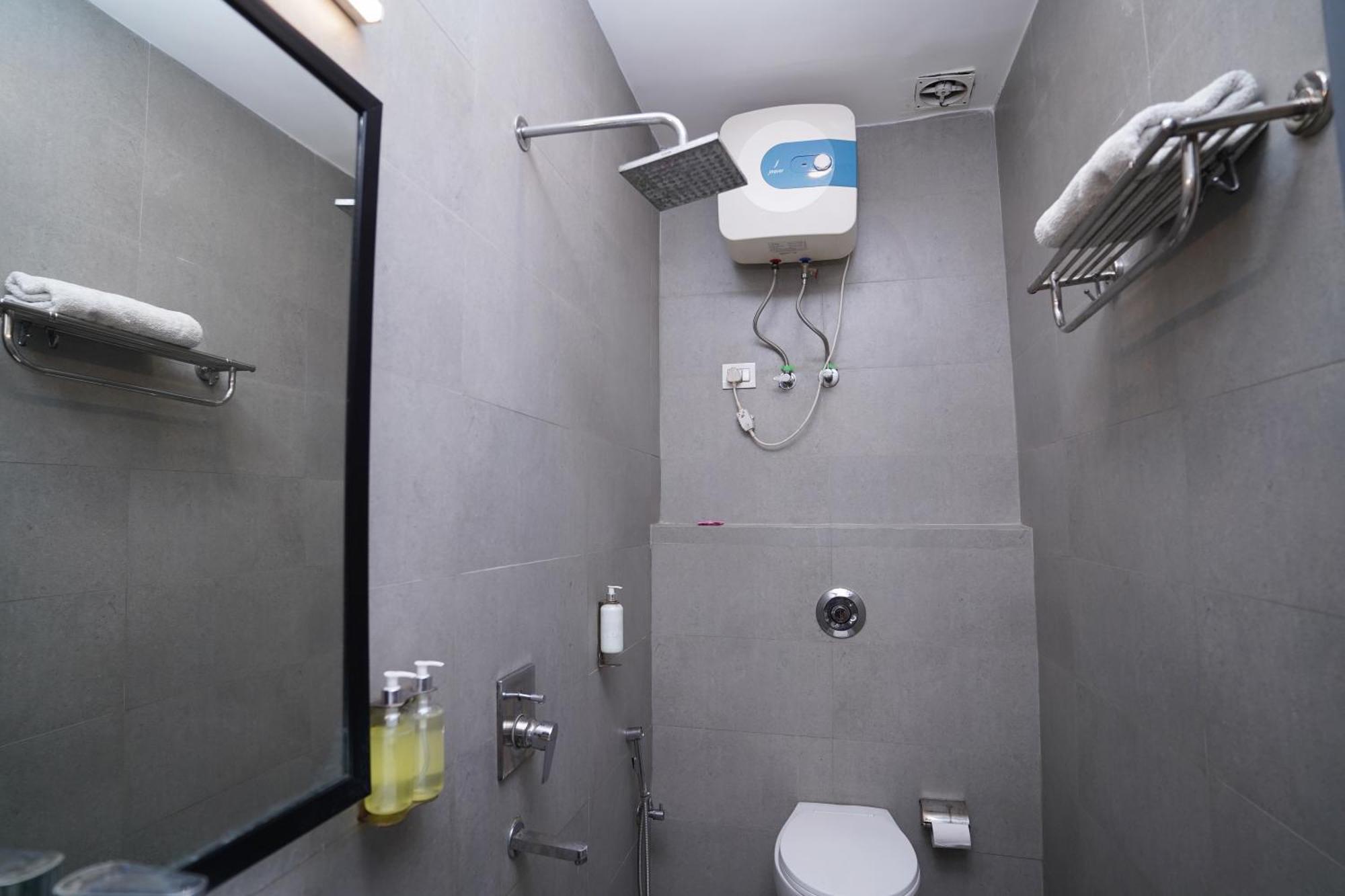 Hotel Mira Residency- Outer Ring Road, Paschim Vihar Дели Экстерьер фото