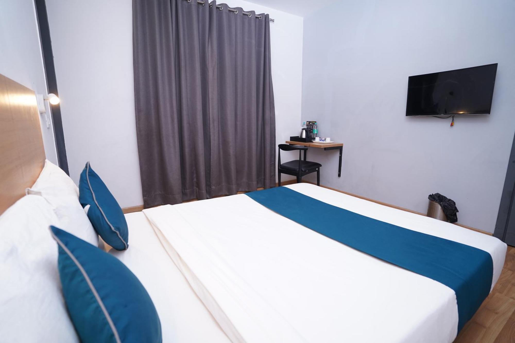 Hotel Mira Residency- Outer Ring Road, Paschim Vihar Дели Экстерьер фото