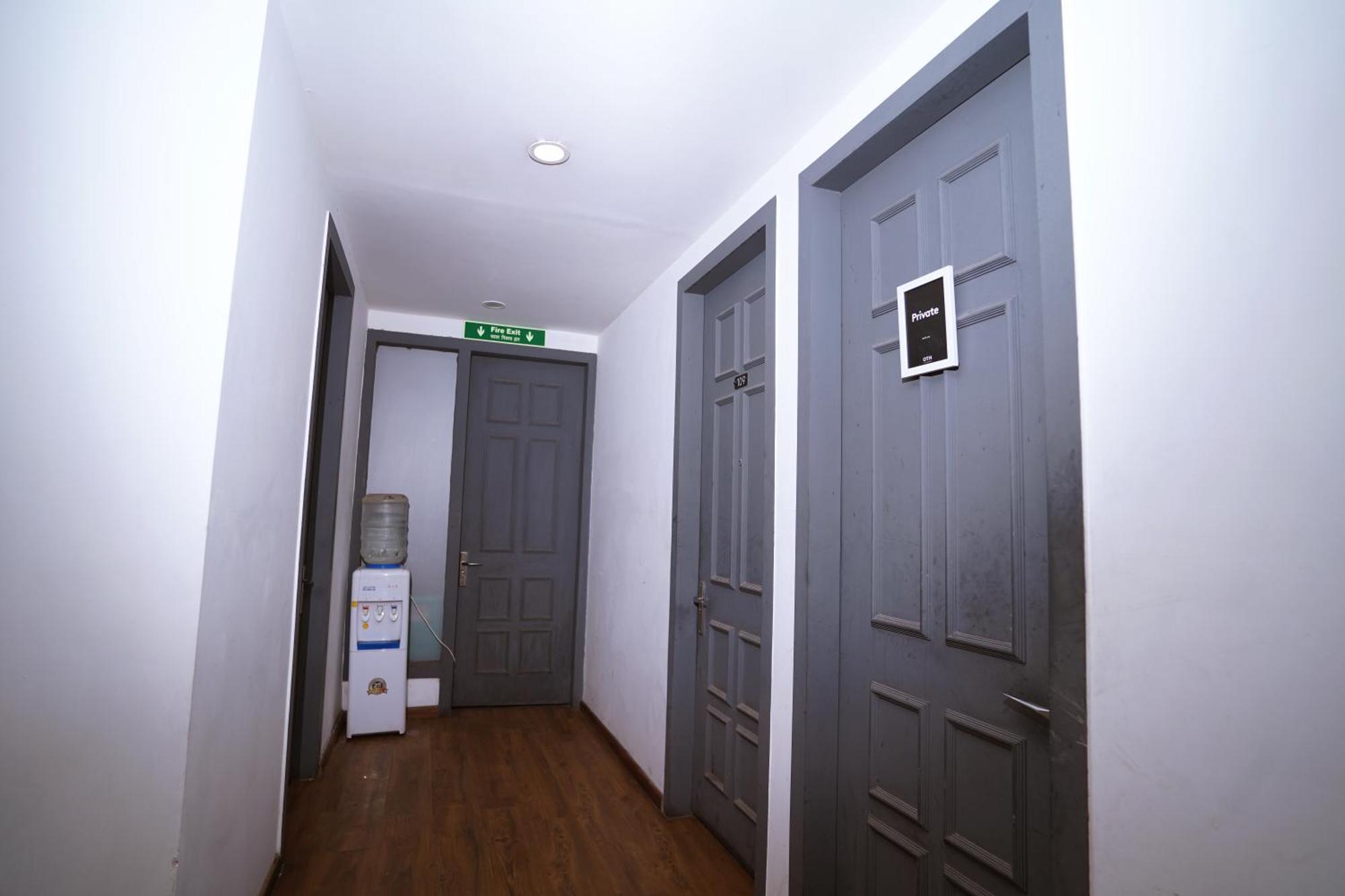 Hotel Mira Residency- Outer Ring Road, Paschim Vihar Дели Экстерьер фото